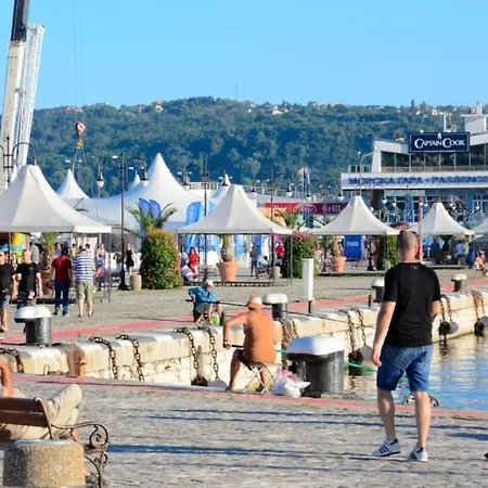 Dom wakacyjny Luxury Seaside With Jacuzzi & Garden - *