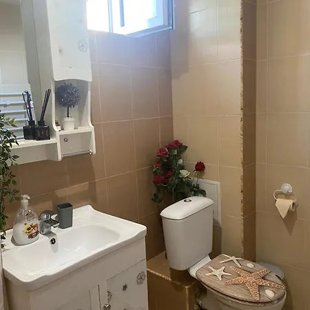 Dom wakacyjny Luxury Seaside With Jacuzzi & Garden -