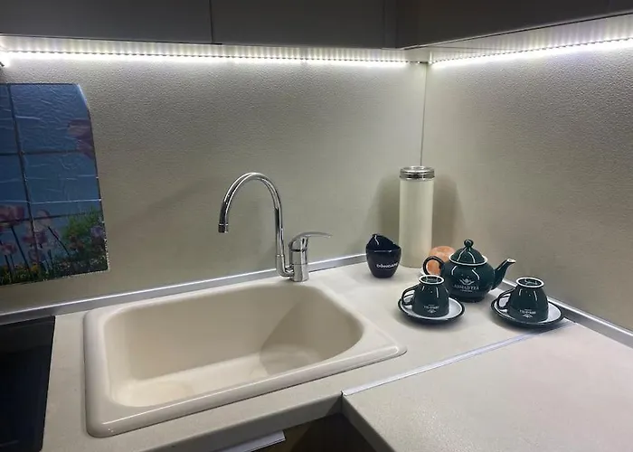 Luxury Seaside With Jacuzzi & Garden - Warna